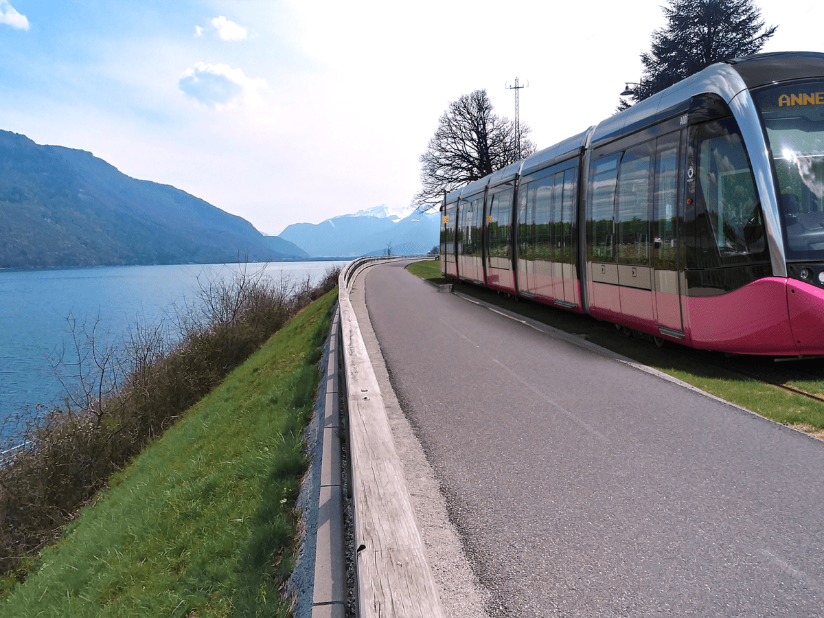 Pourquoi un Tramway en Rive Ouest du lac d&rsquo;Annecy plutôt qu&rsquo;un BHNS&nbsp;?